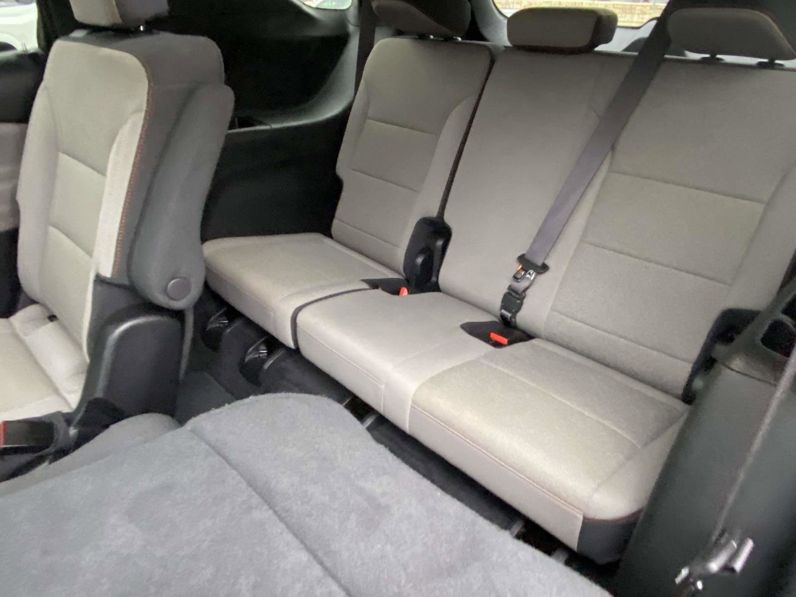 Used 2025 Chevrolet Traverse LT image 5