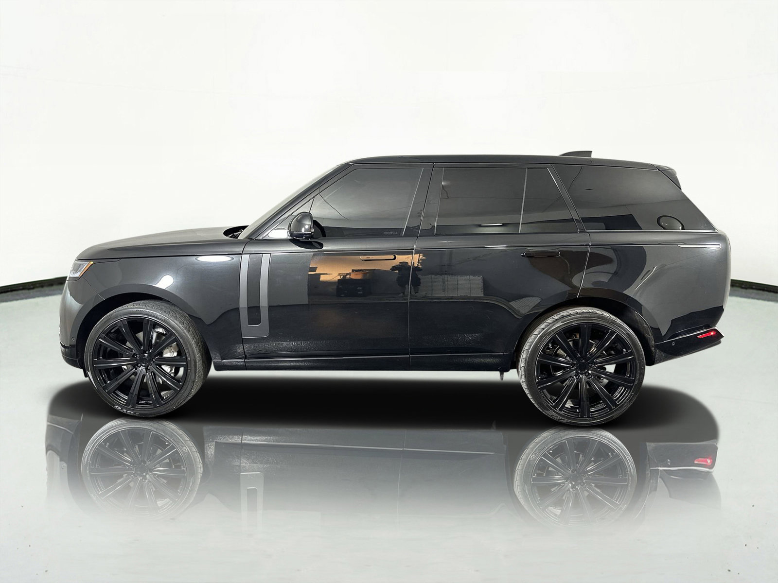 Used 2023 Land Rover Range Rover SE image 7