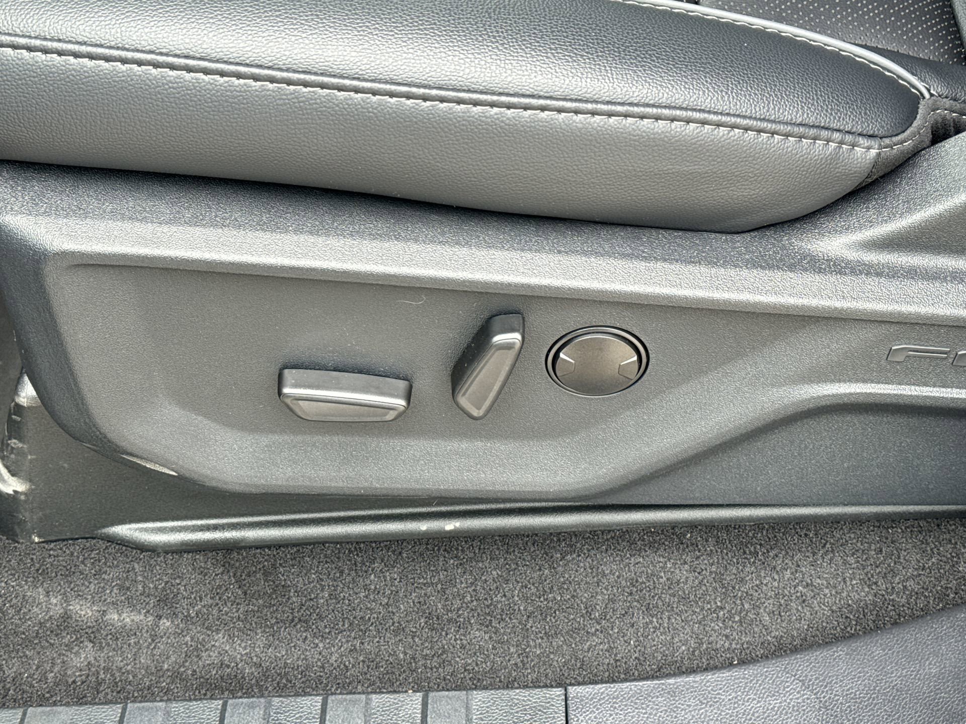 New 2025 Ford F150 Lariat w/ Equipment Group 501A Mid image 52