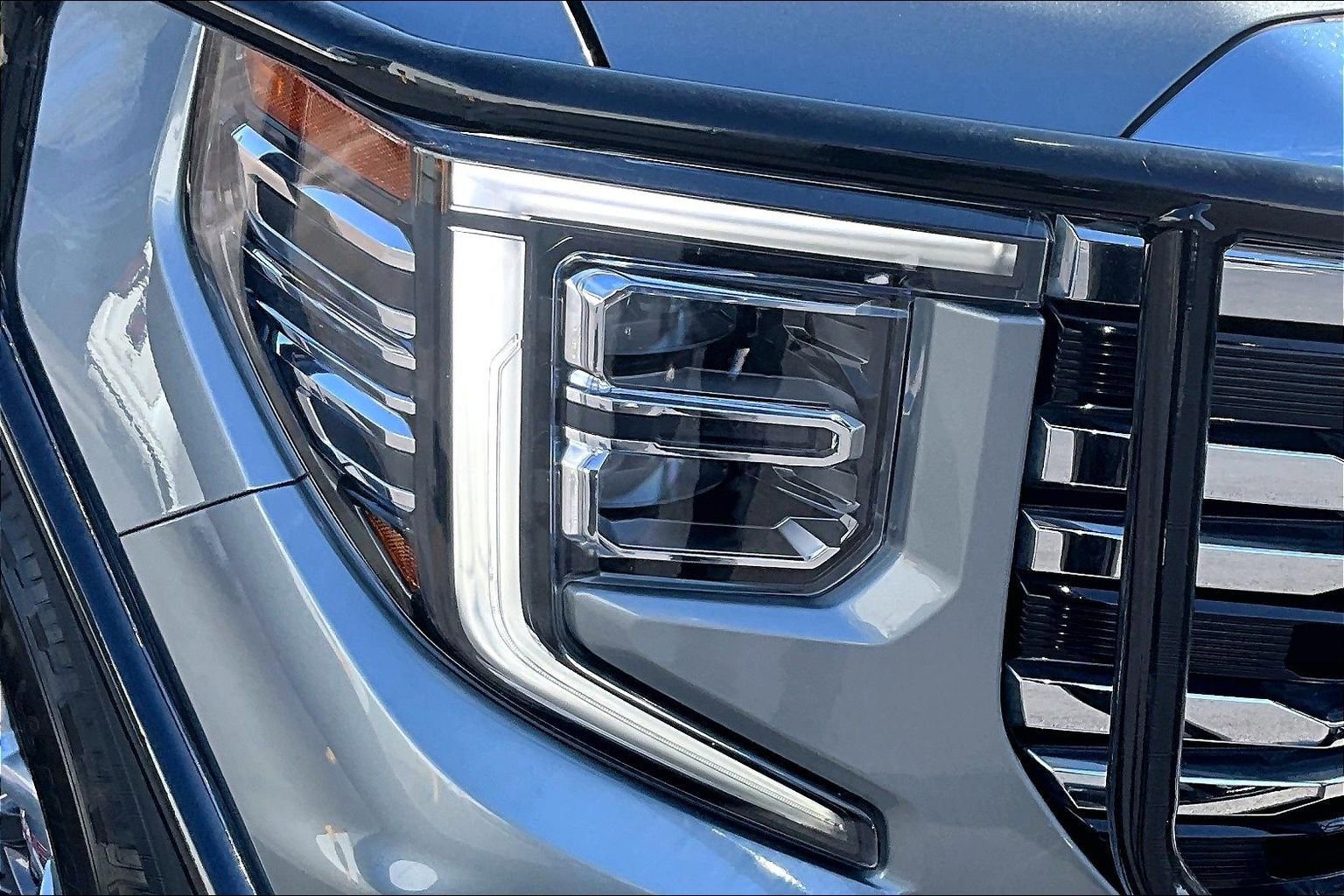 Used 2023 GMC Sierra 1500 SLT image 33