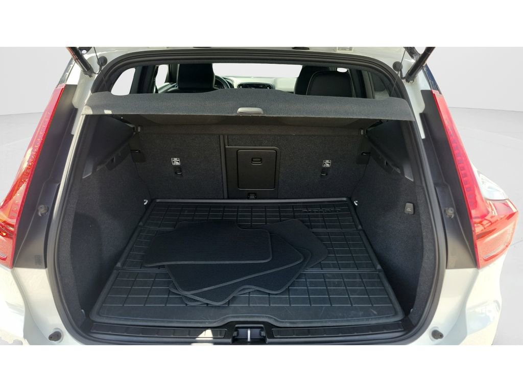 Used 2021 Volvo XC40 T5 R-Design w/ Advanced Package image 12