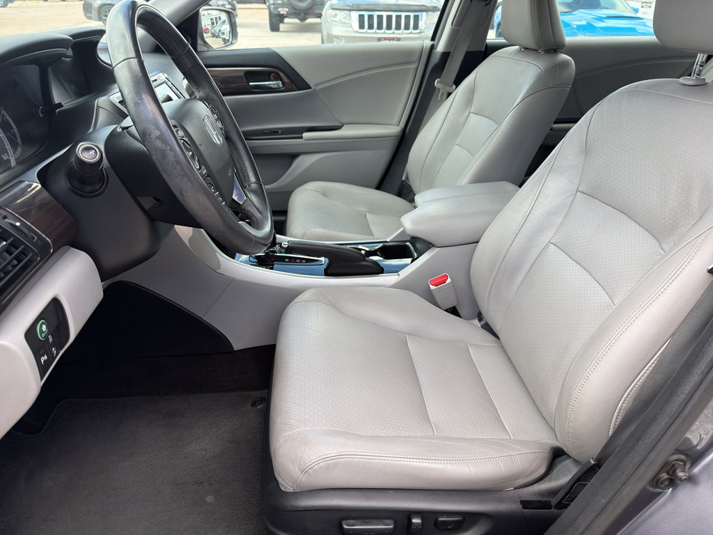Used 2016 Honda Accord Touring image 9