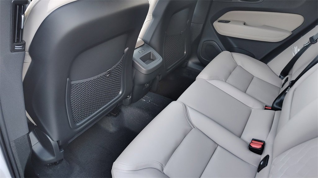 New 2026 Volvo XC60 B5 Plus w/ Climate Package image 27