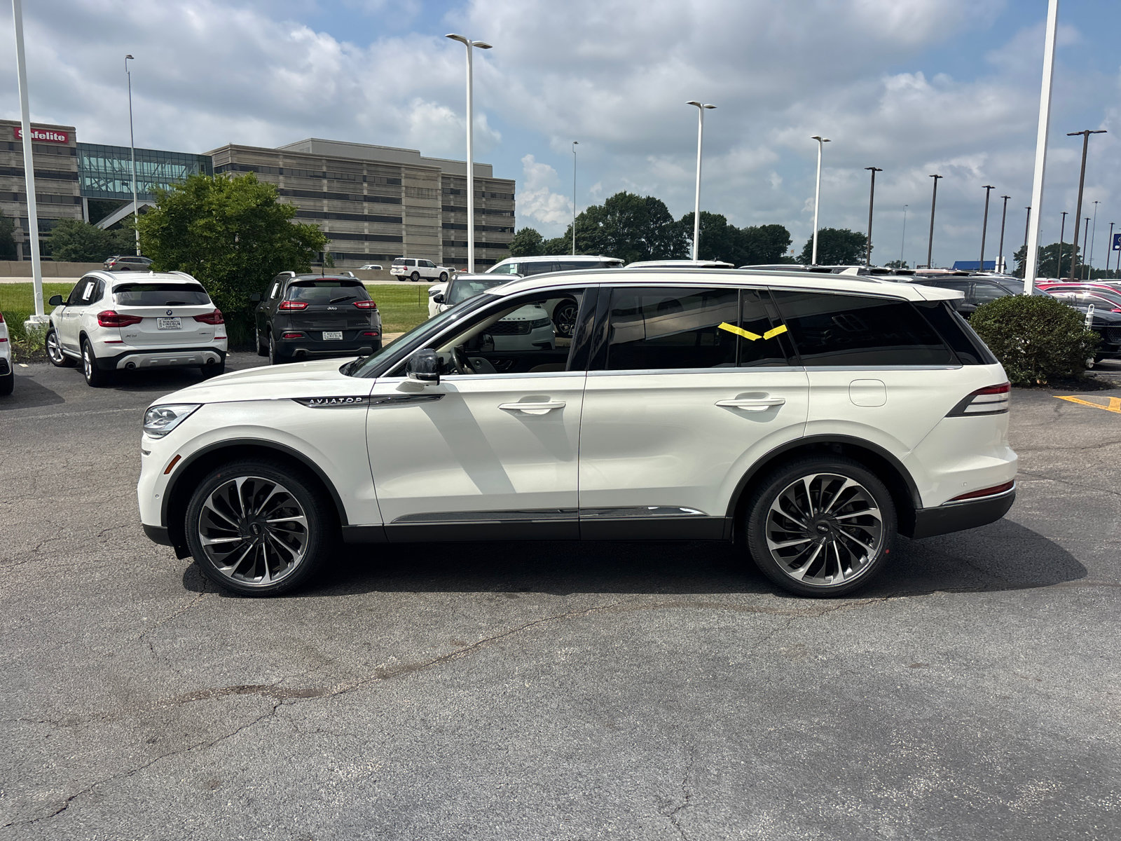 Used 2020 Lincoln Aviator Reserve w/ Equipment Group 202A AWD/4WD image 4