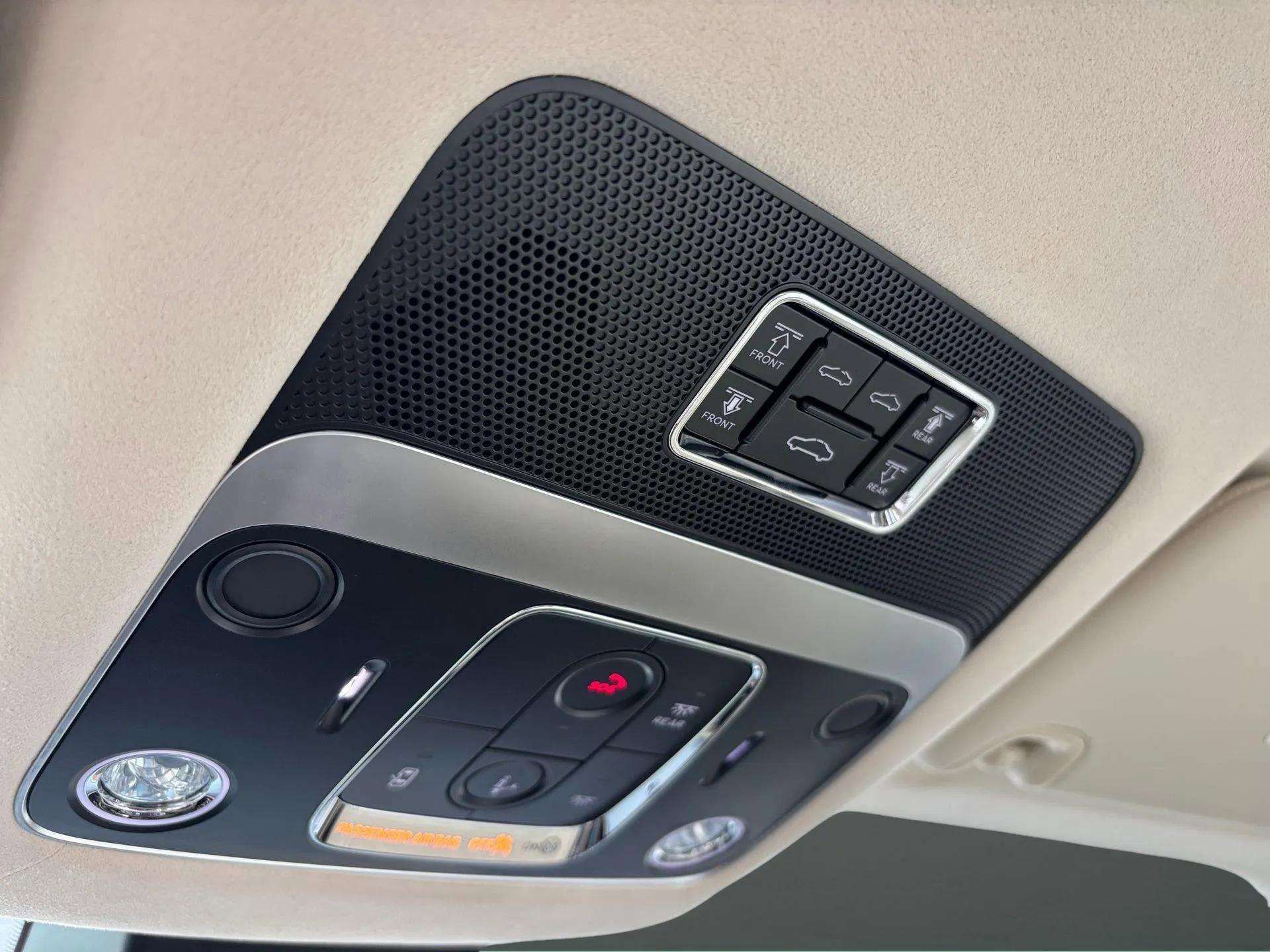 New 2025 Bentley Flying Spur Plug-In Hybrid image 26