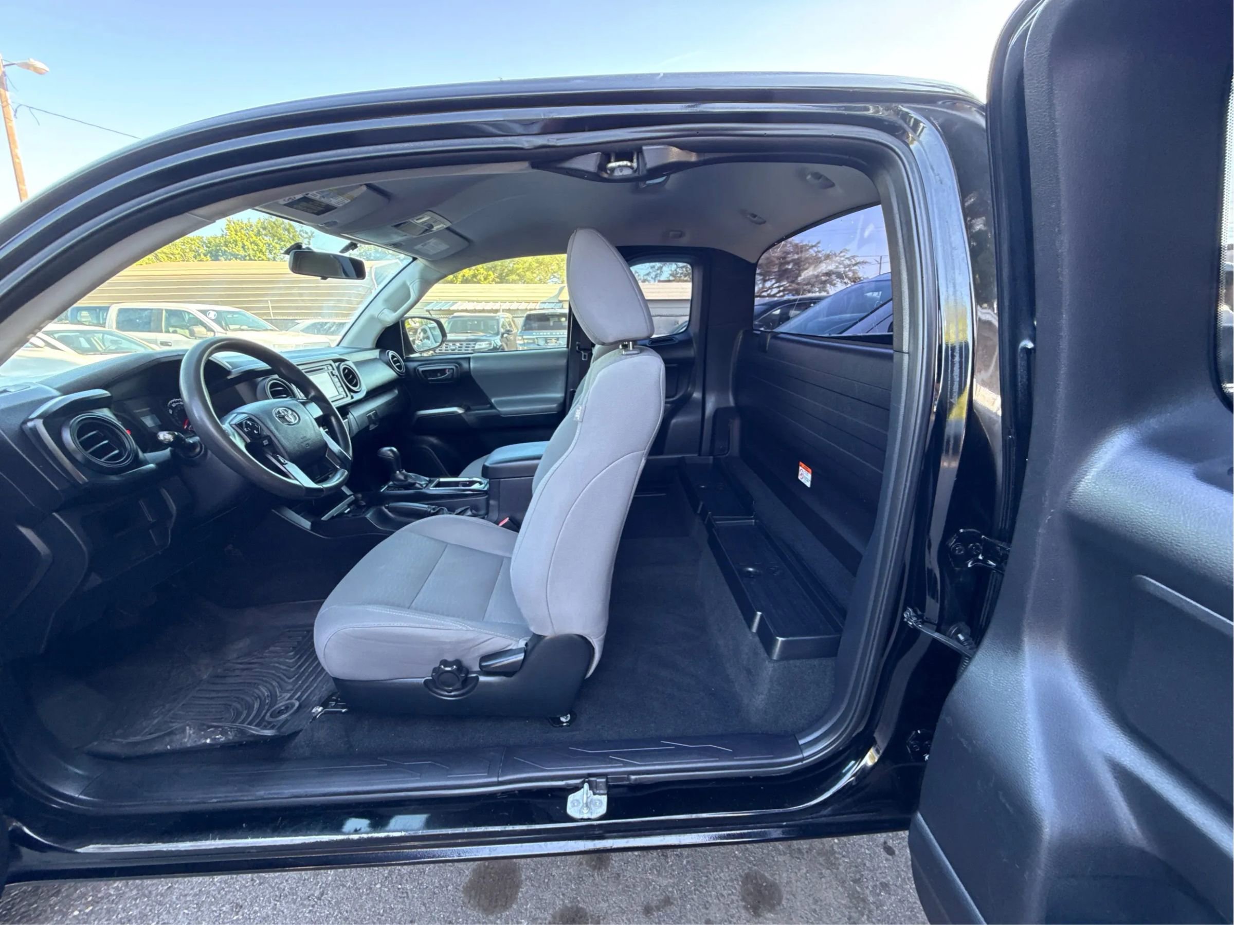 Used 2017 Toyota Tacoma SR image 12