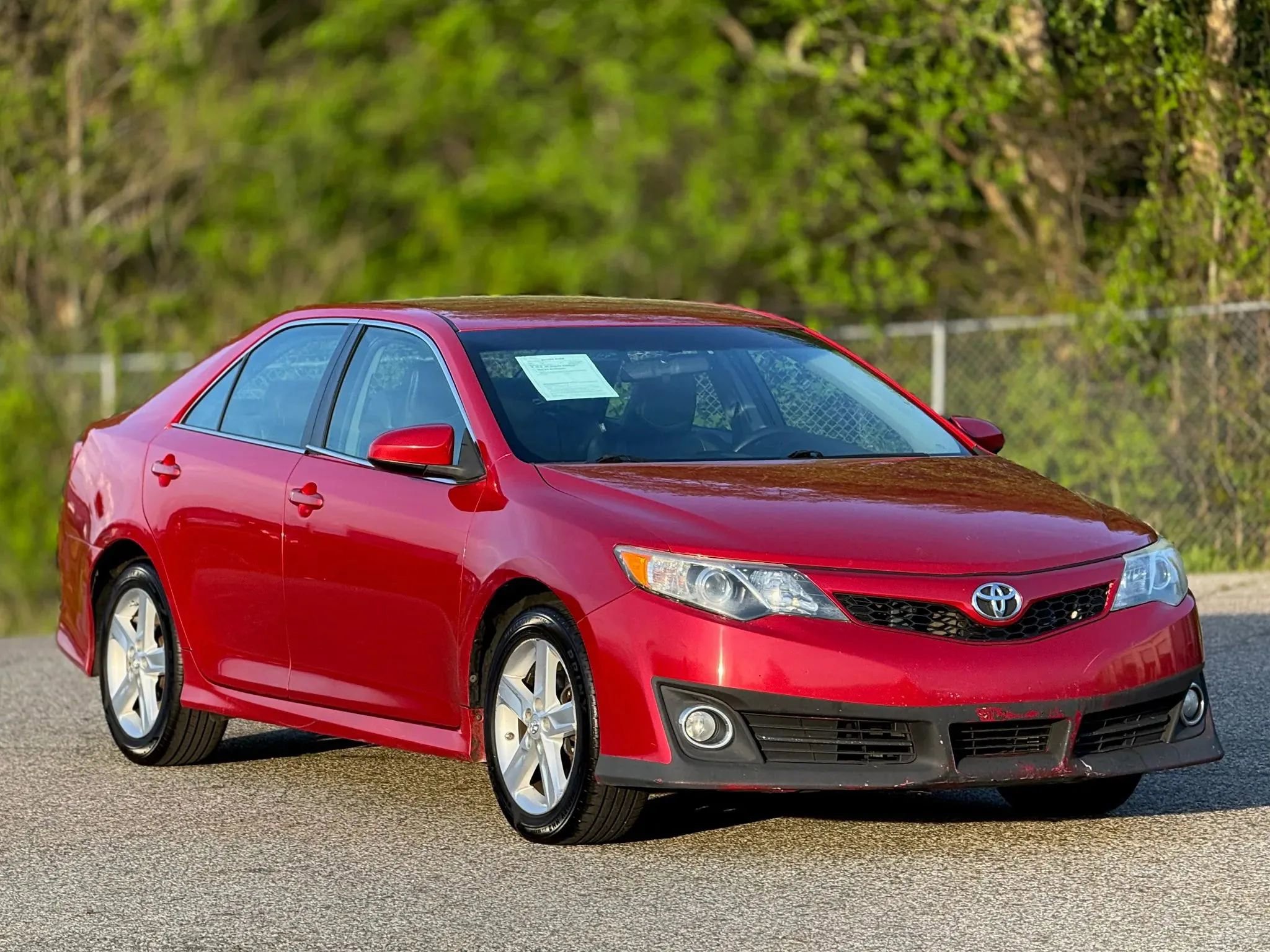 Used 2014 Toyota Camry SE FWD image 1