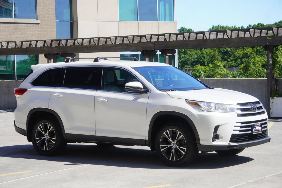 Used 2019 Toyota Highlander LE AWD/4WD image 5