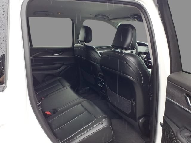 Used 2023 Jeep Grand Cherokee Limited AWD/4WD image 11