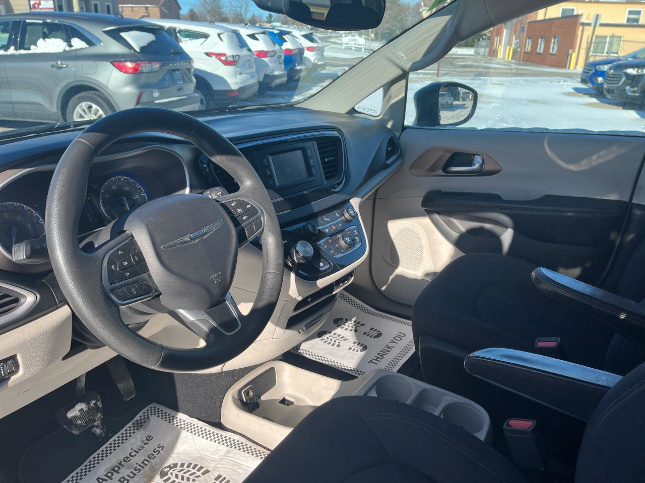 Used 2017 Chrysler Pacifica LX image 13