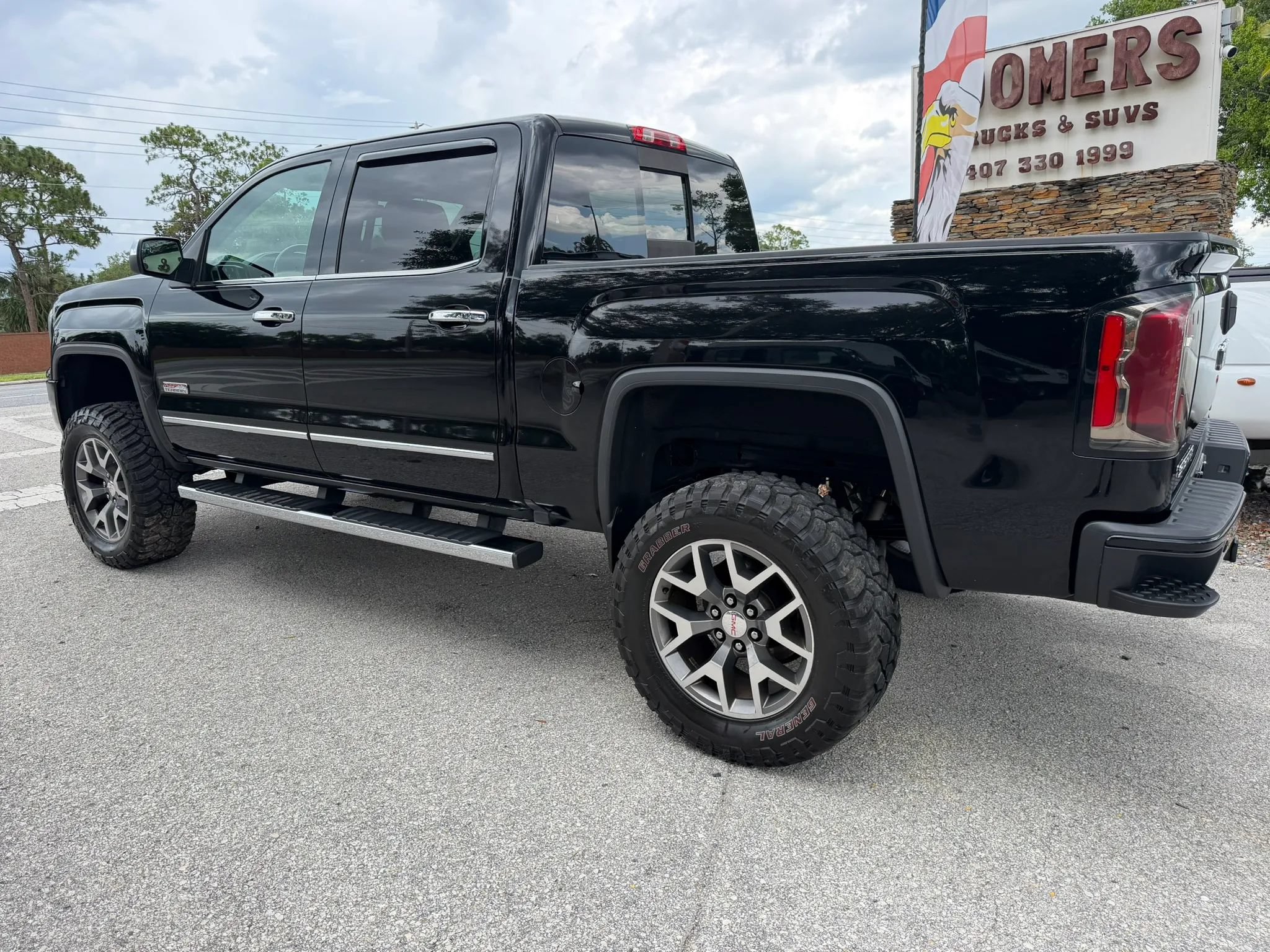 Used 2016 GMC Sierra 1500 SLT w/ All-Terrain Package AWD/4WD image 4