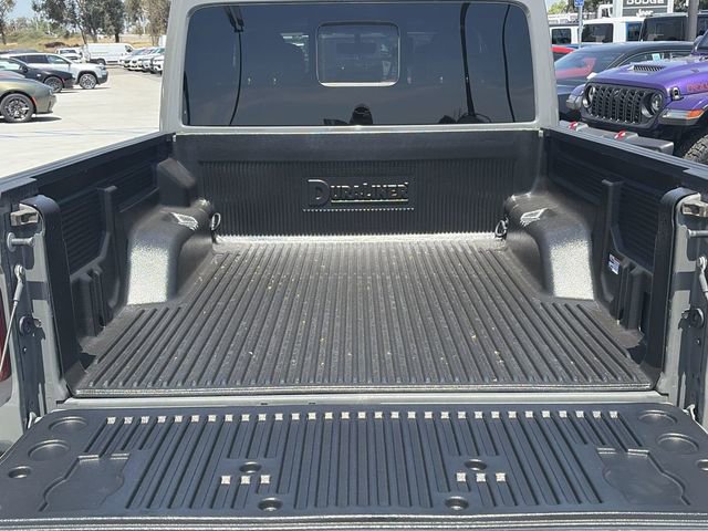Certified 2023 Jeep Gladiator Overland AWD/4WD image 15