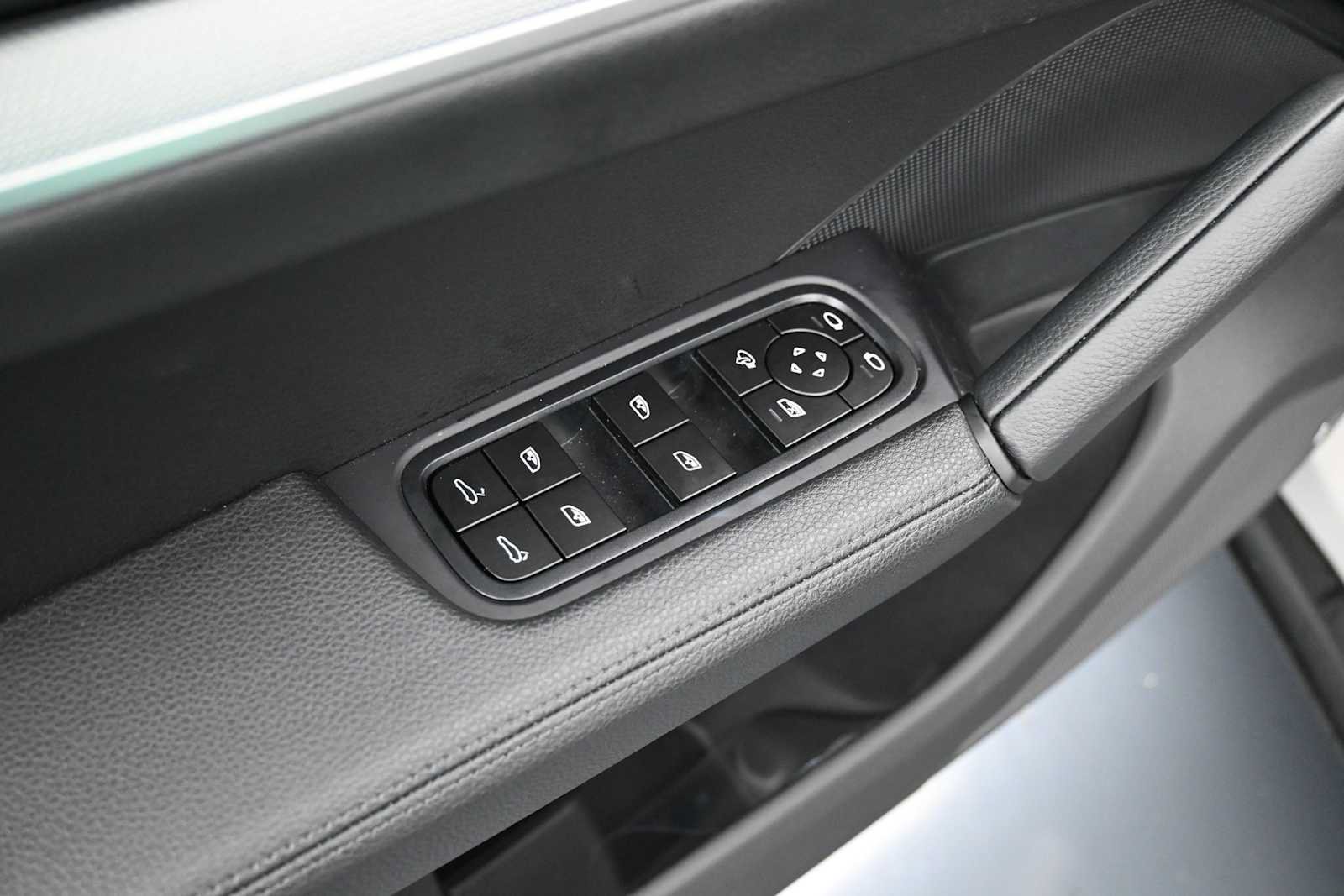 Certified 2026 Porsche Cayenne Coupe AWD/4WD image 8