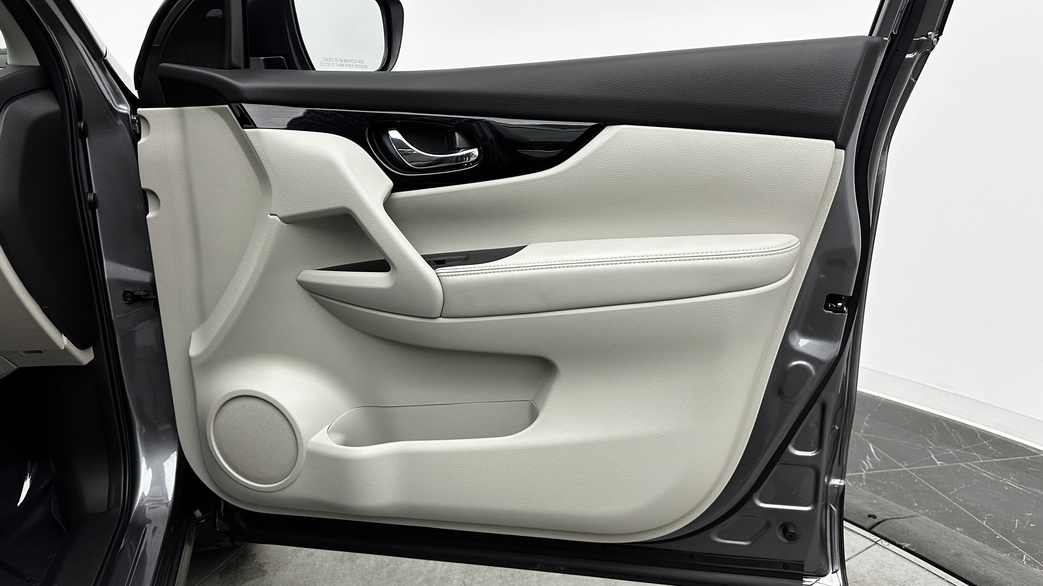 Used 2020 Nissan Rogue Sport SV image 31