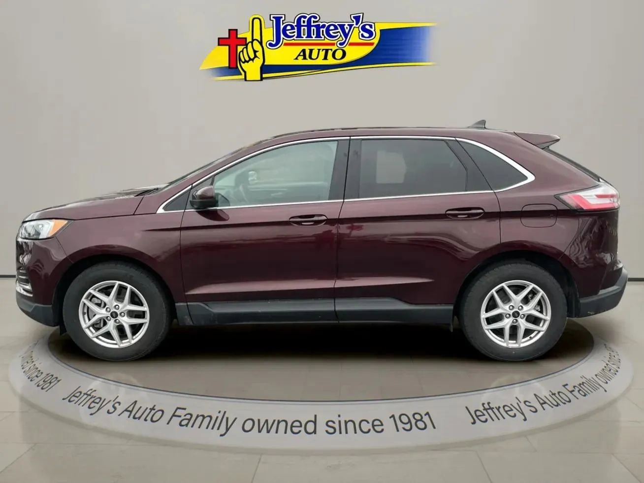 Used 2023 Ford Edge SEL image 2