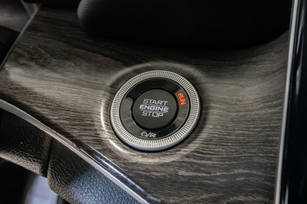 Used 2023 Jeep Grand Cherokee Limited AWD/4WD image 16