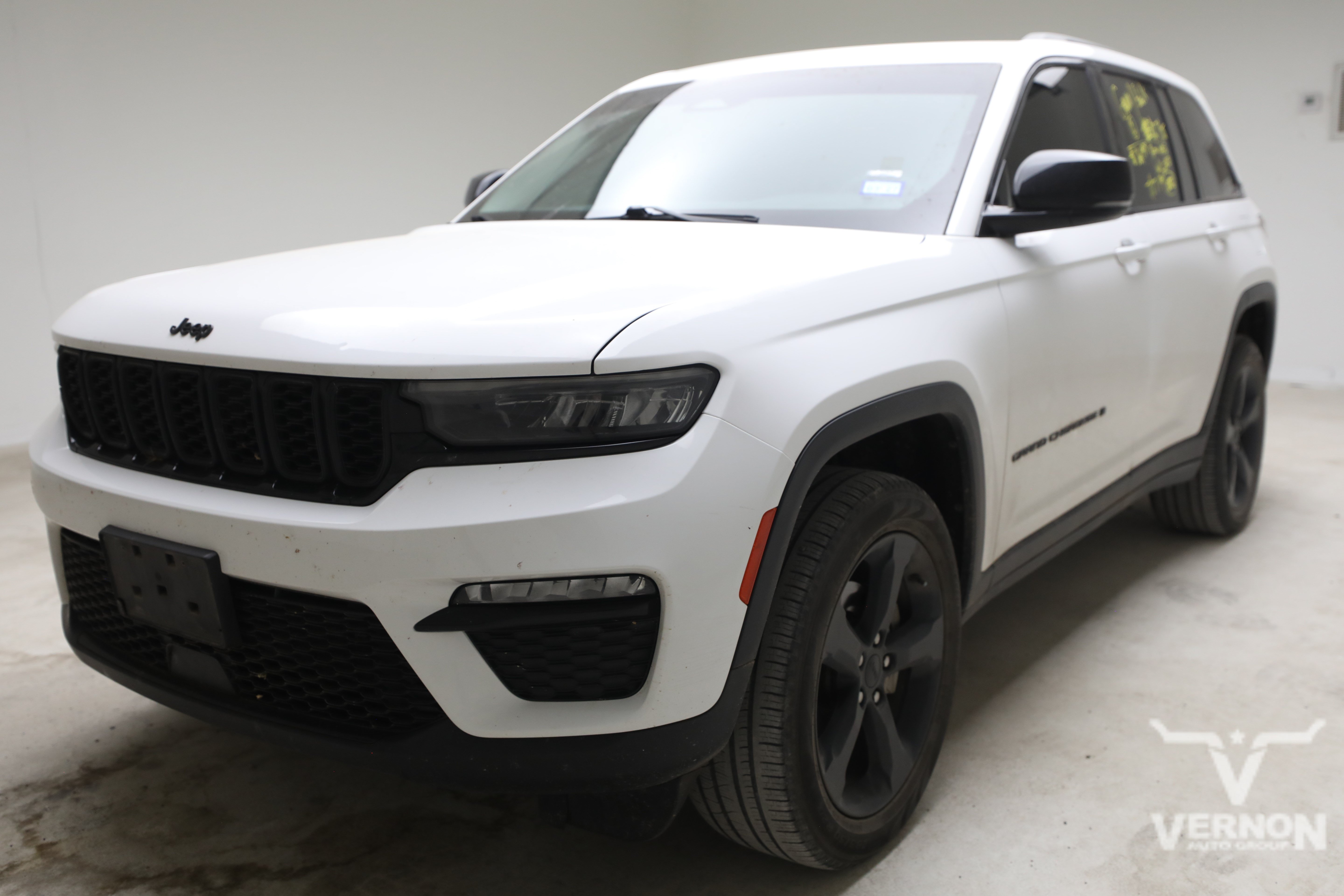 Used 2023 Jeep Grand Cherokee Limited w/ Black Appearance Package RWD image 1