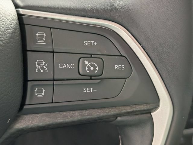 Used 2022 Jeep Grand Cherokee Limited w/ Luxury Tech Group II AWD/4WD image 17