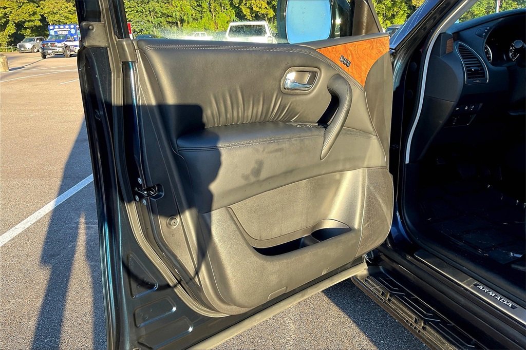 Used 2024 Nissan Armada SL w/ Captain's Chairs Package image 23