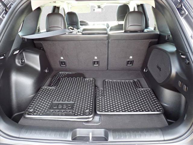 Used 2022 Jeep Cherokee Latitude w/ Sun & Sound Group AWD/4WD image 8