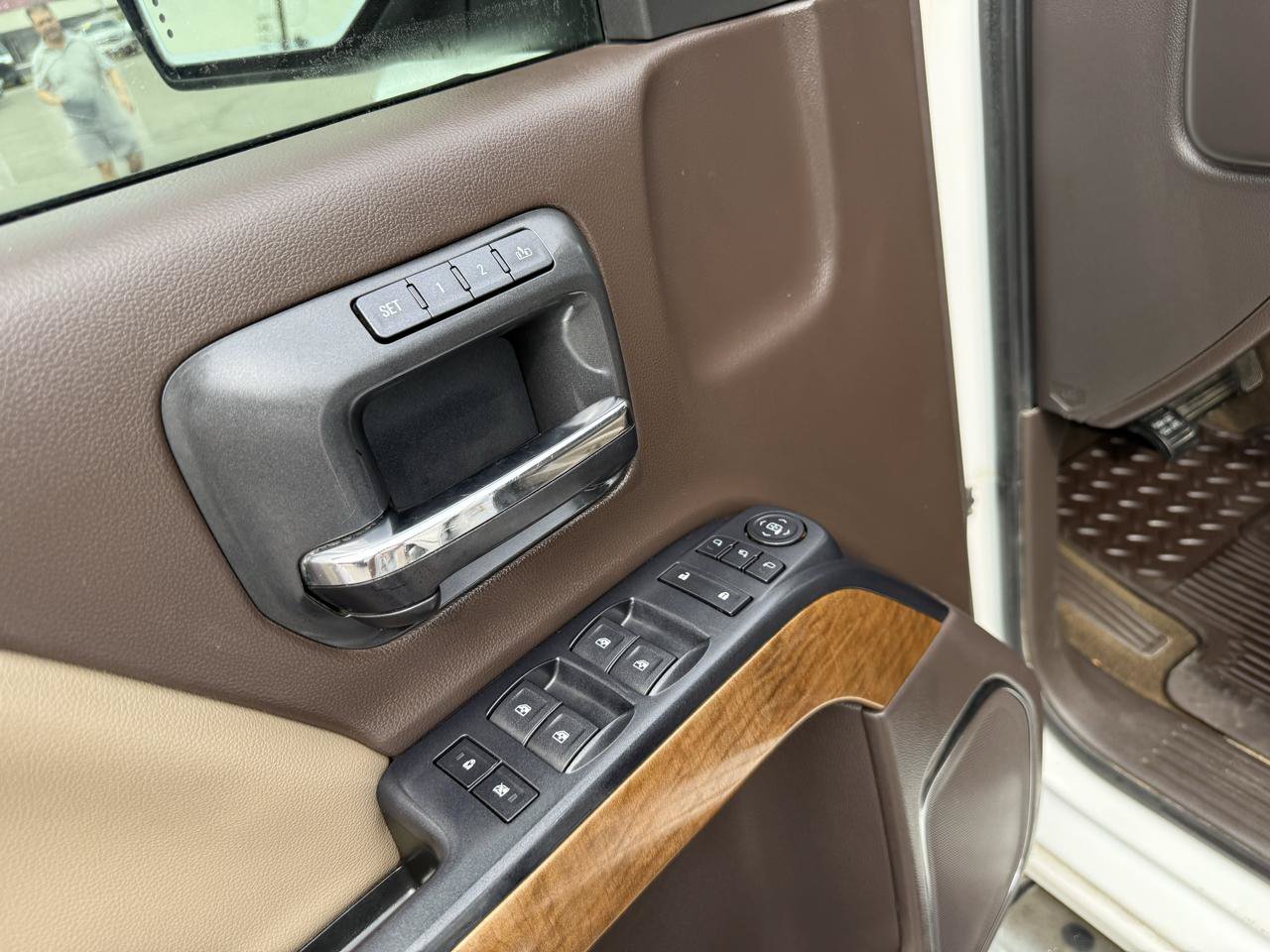 Used 2015 Chevrolet Silverado 1500 LTZ RWD image 12