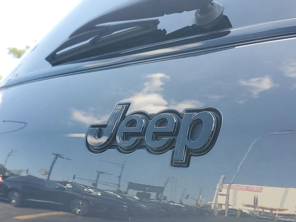 Used 2024 Jeep Grand Cherokee L Laredo image 7