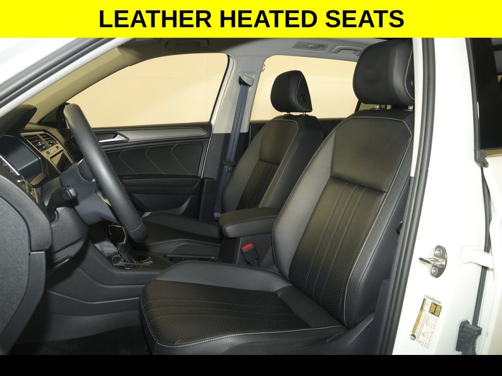 Used 2023 Volkswagen Tiguan SE w/ Panoramic Sunroof Package FWD image 4