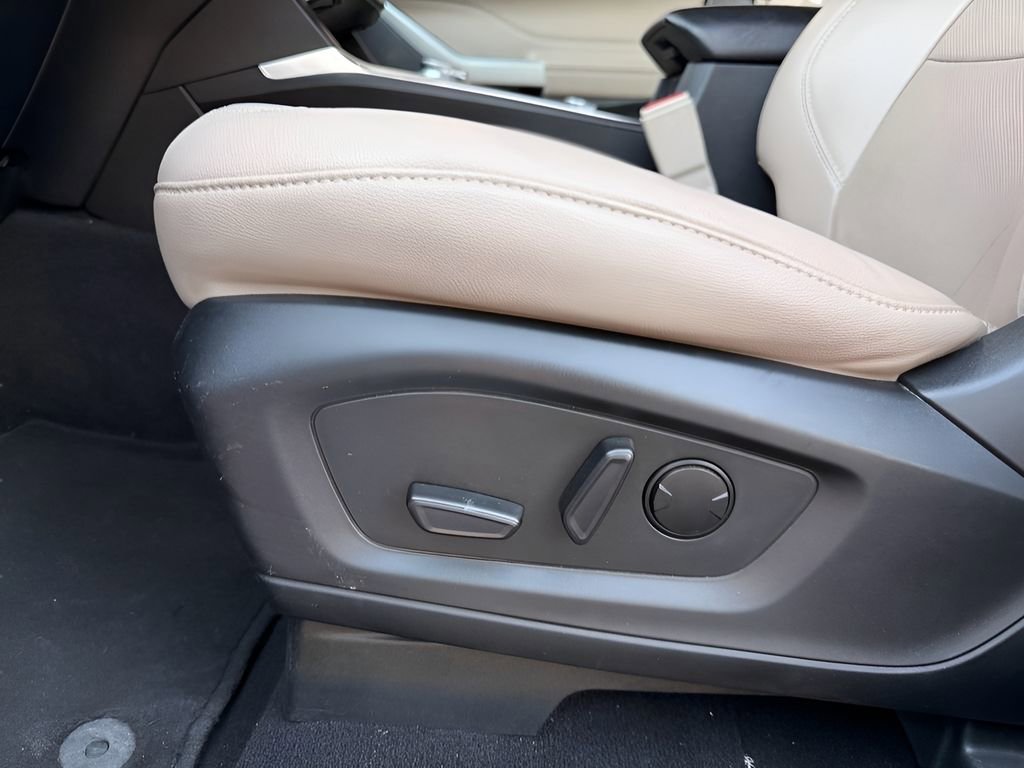 Used 2023 Ford Explorer Limited image 30