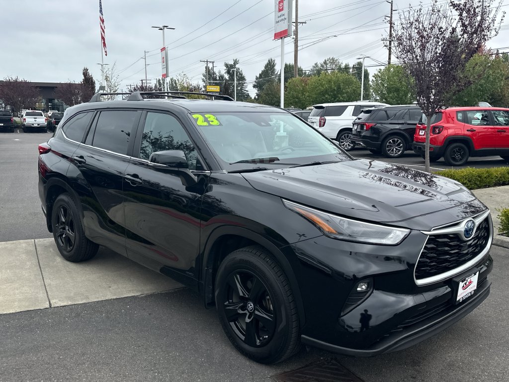 Used 2023 Toyota Highlander LE AWD/4WD image 7