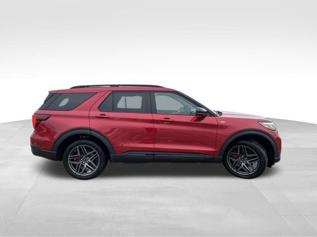Used 2025 Ford Explorer ST-Line w/ Premium Package image 8
