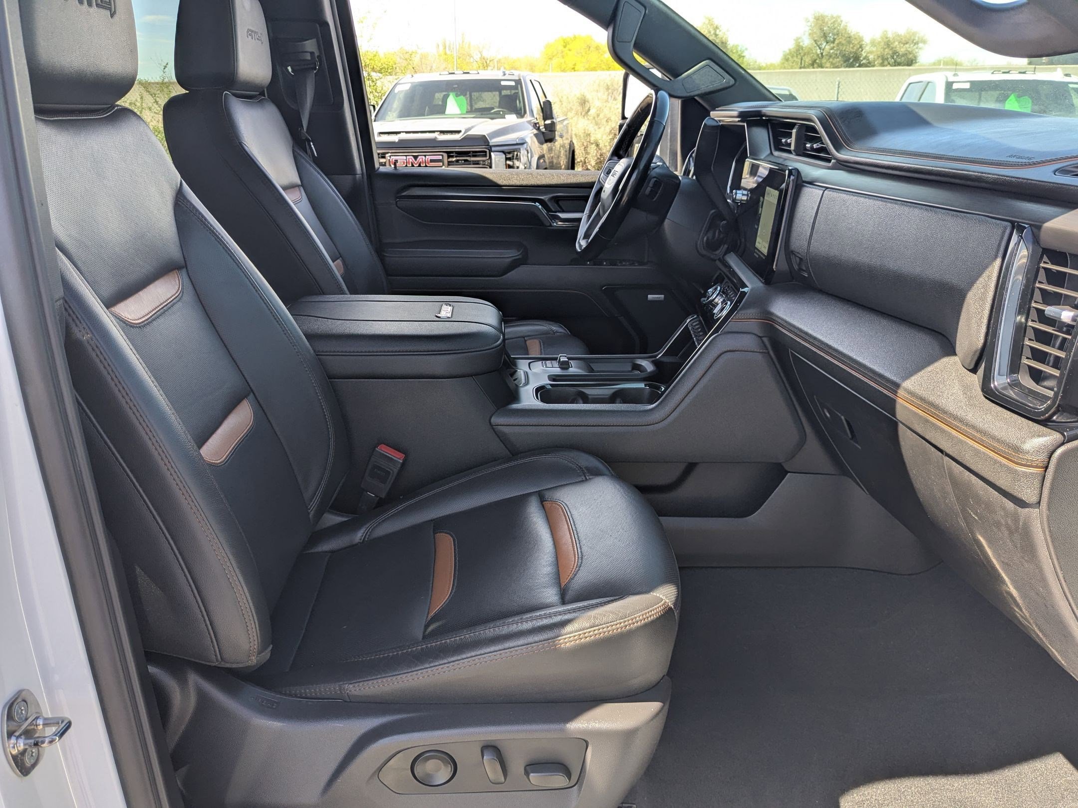 Used 2024 GMC Sierra 3500 AT4 w/ AT4 Premium Plus Package AWD/4WD image 28