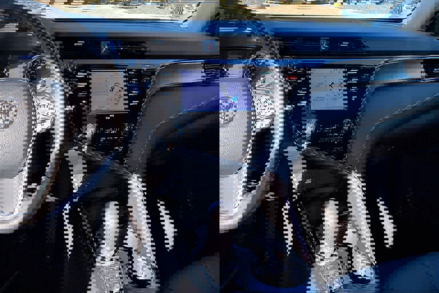 Used 2020 Toyota Camry SE image 6