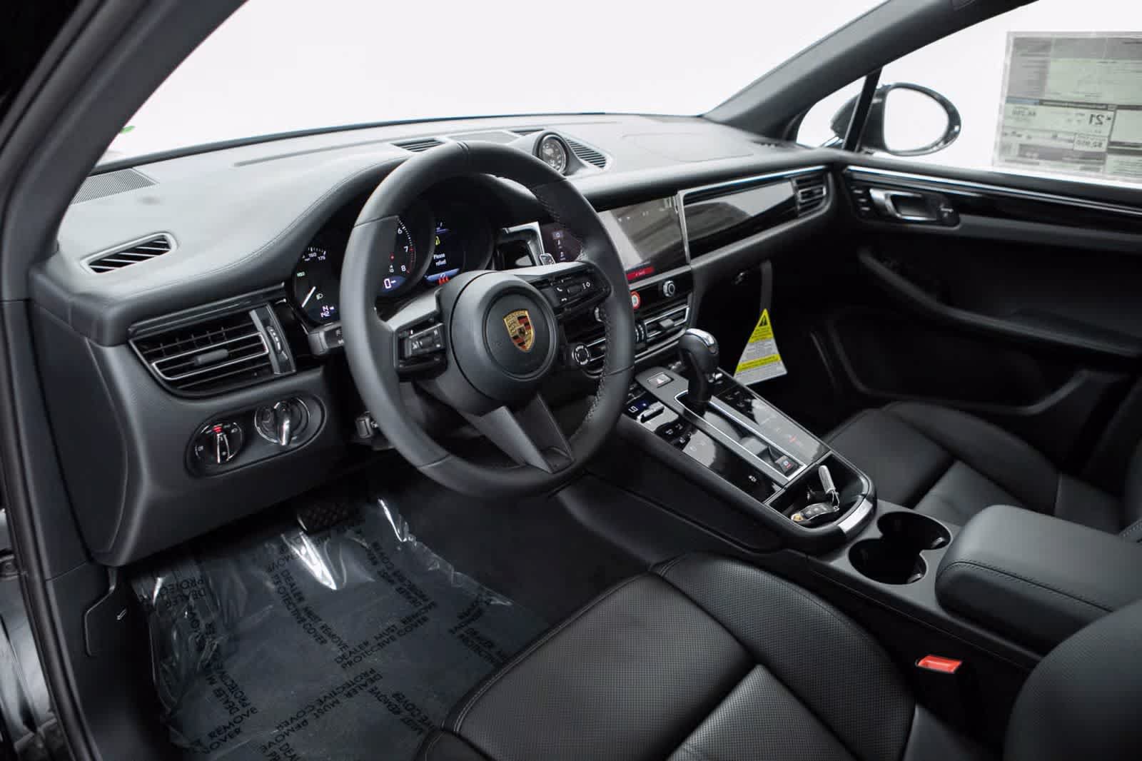Certified 2026 Porsche Macan AWD/4WD image 4