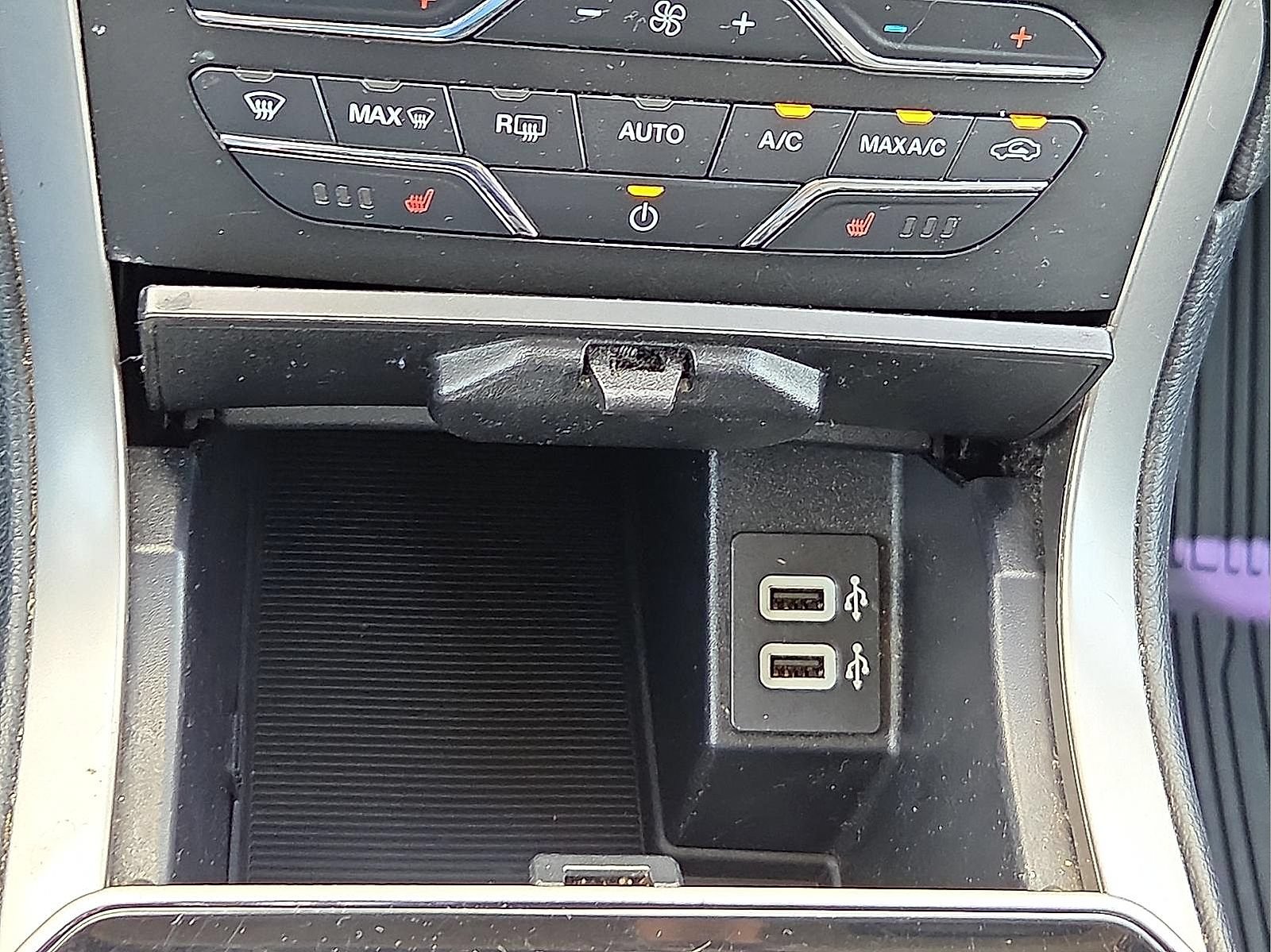 Used 2019 Ford Edge SEL w/ Equipment Group 201A FWD image 17