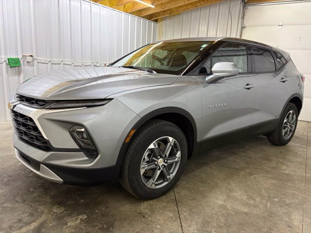 Used 2025 Chevrolet Blazer LT FWD image 3