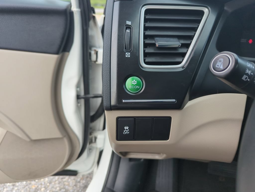 Used 2015 Honda Civic SE image 20