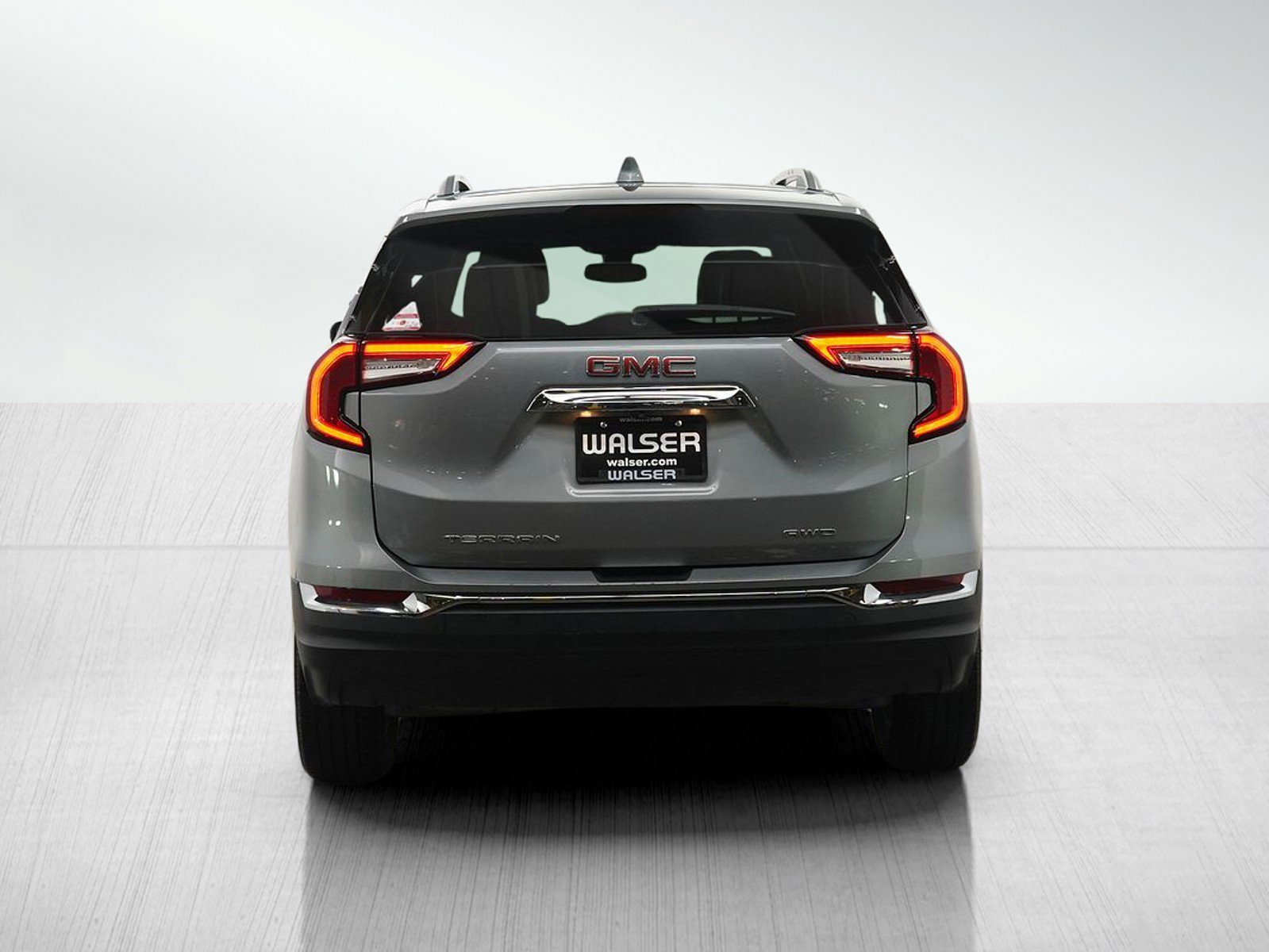 Used 2024 GMC Terrain SLT image 4