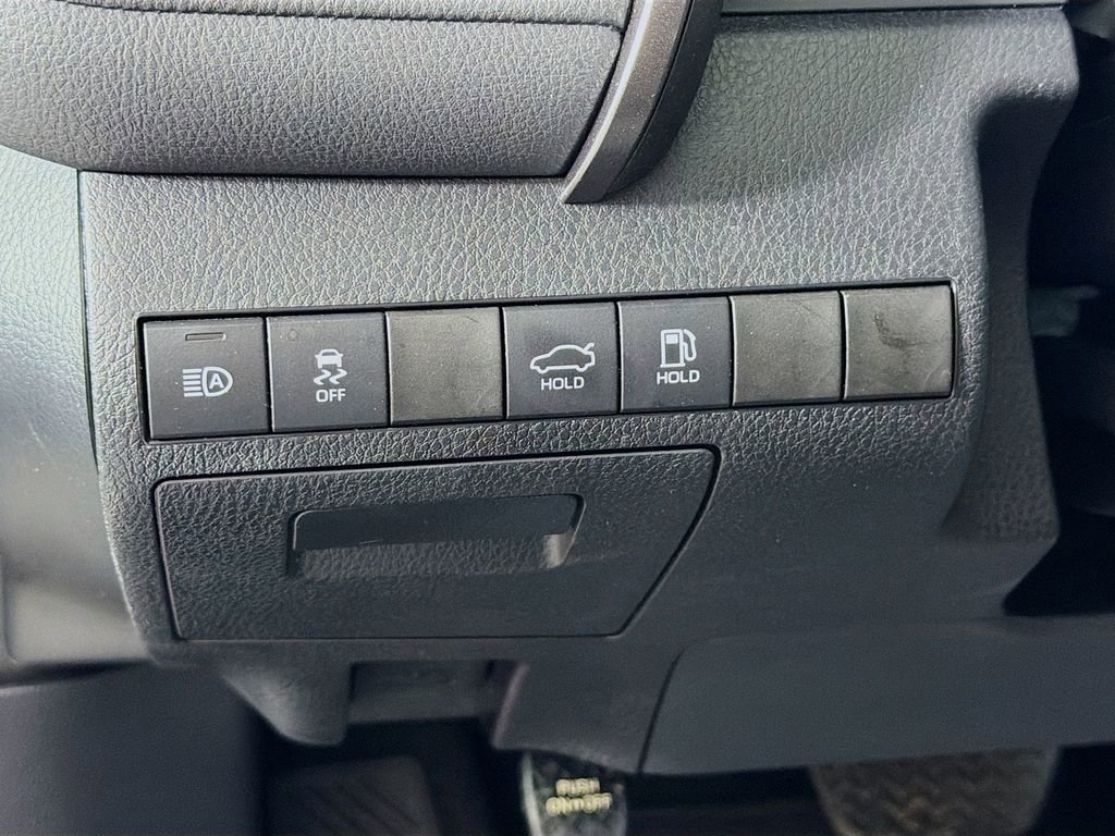 Used 2022 Toyota Camry LE image 11