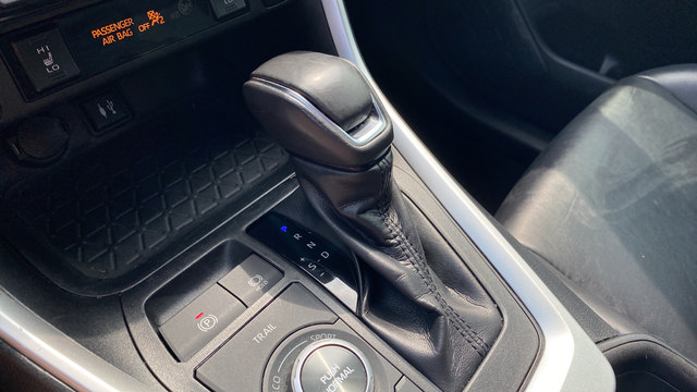 Used 2019 Toyota RAV4 XSE AWD/4WD image 19