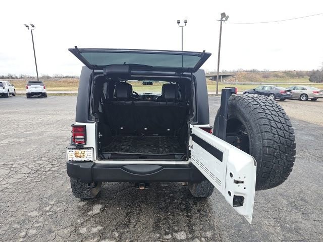 Used 2017 Jeep Wrangler Unlimited Rubicon w/ Connectivity Group image 9