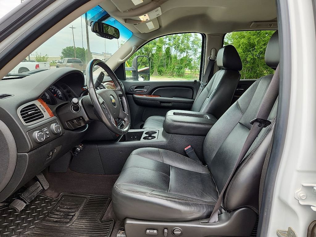Used 2009 Chevrolet Silverado 3500 LTZ AWD/4WD image 24