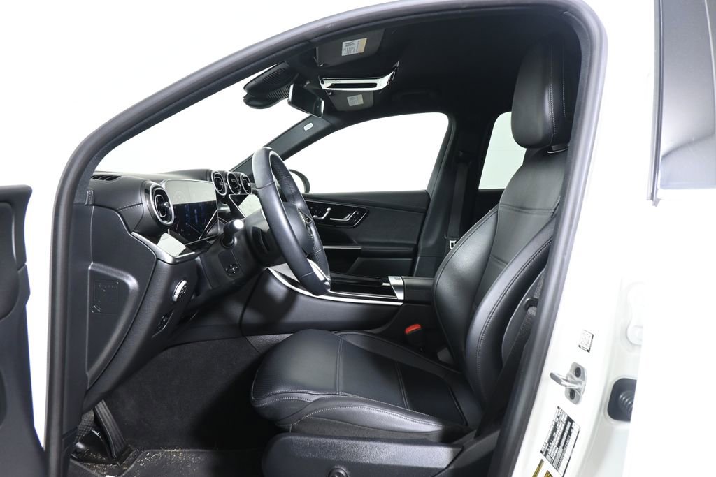 Used 2024 Mercedes-Benz GLC 300 4MATIC image 3