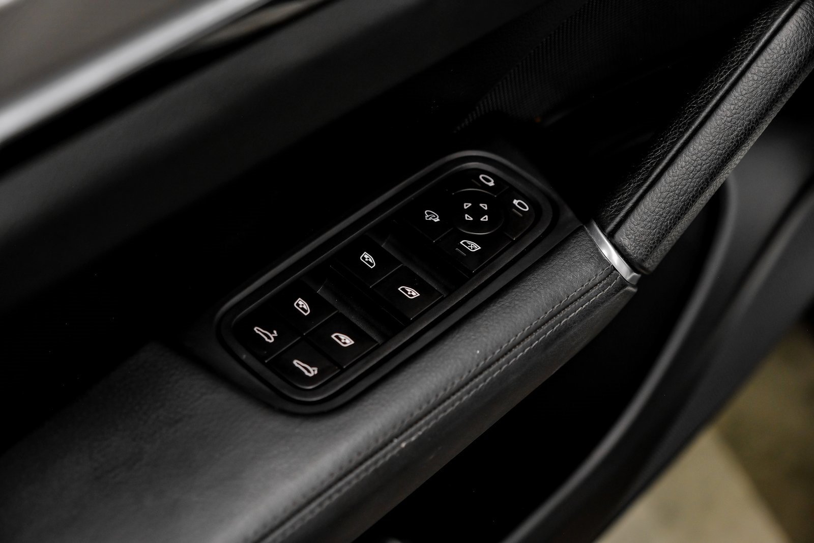 Used 2023 Porsche Cayenne Coupe image 56