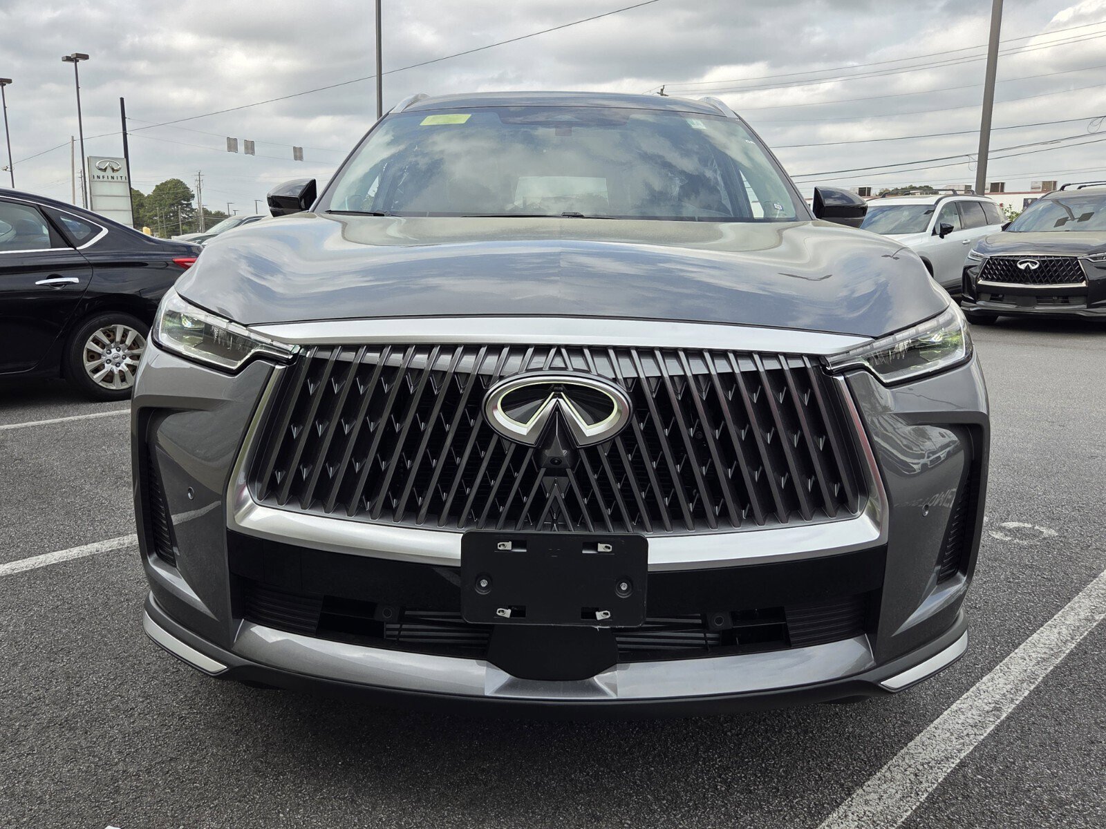 New 2026 INFINITI QX60 Luxe w/ Family Package image 2