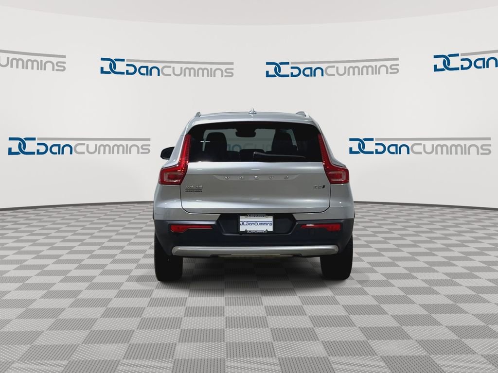 Used 2024 Volvo XC40 B5 Plus image 7