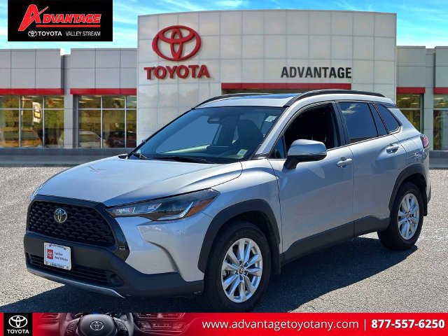 Certified 2024 Toyota Corolla Cross LE w/ Moonroof Package AWD/4WD image 4