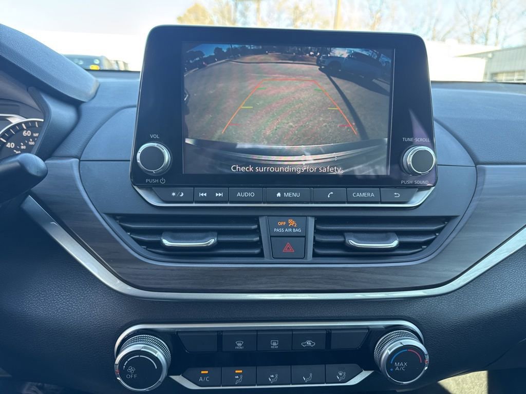 Used 2024 Nissan Altima 2.5 SV image 18