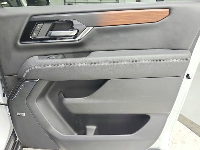 Used 2025 GMC Yukon XL Denali image 42