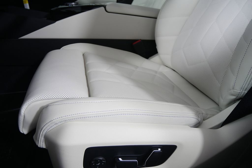 New 2026 BMW 530i xDrive w/ Premium Package image 10