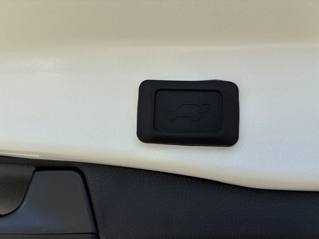 New 2025 Toyota RAV4 XLE image 31